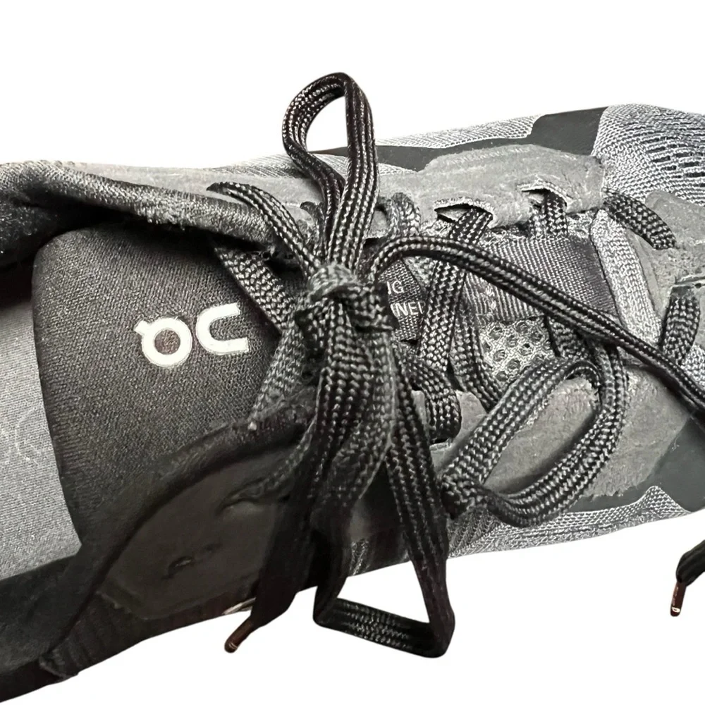 On Running Women’s Cloudrunner 2 Running Athletic Shoes US 9 Black Gray
